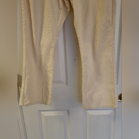 NWT Levi's Premium Middy Ankle Bootcut Corduroy Pants Cream Size 32 x 27 - Picture 5 of 15